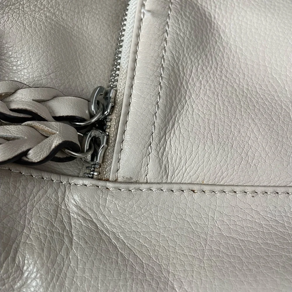 LC: ⭐️HP⭐️ B. Makowsky Leather White Cream Purse with Animal Print Inside - Picture 15 of 15